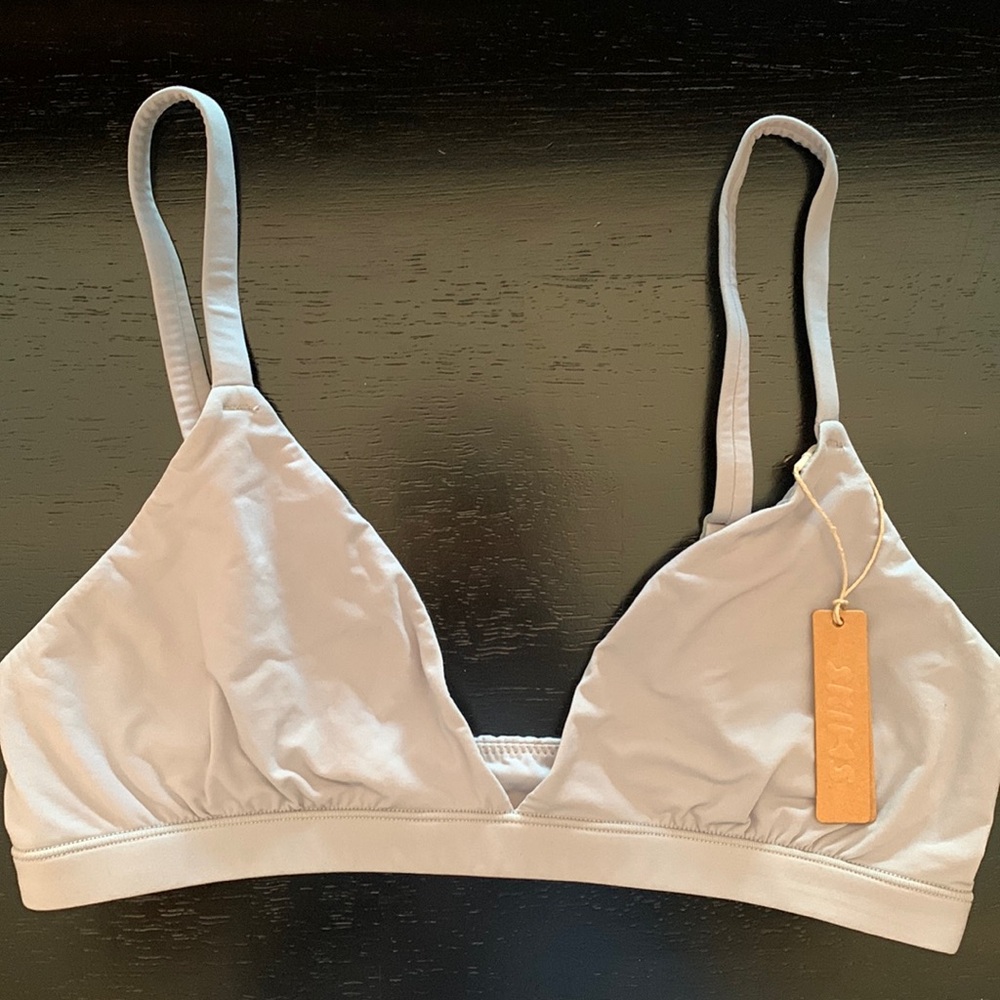 BRAND NEW with tags! Skims Fits Everyone triangle bralette size medium